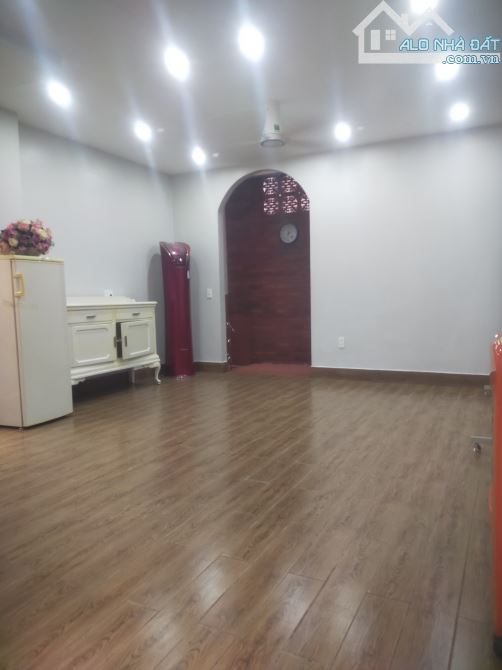 Bán nhà mặt ngõ thông thoáng tại Ngô Gia Tự vị trí đẹp tuyến 2 ô tô đỗ cửa - 2
