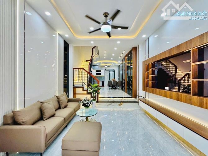 ĐỊNH CƯ CẦN BÁN CĂN NHÀ TRẦN QUANG DIỆU,PHƯỜNG 14, QUẬN 3, GIÁ:5,58TỶ/63M2 (4,5x14) - SHR - 2