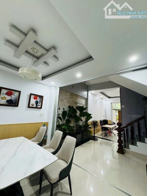 Bán nhà 3 tầng đường Trịnh Lỗi - Nam Việt Á, Đoạn giữa, nhà đẹp - 2