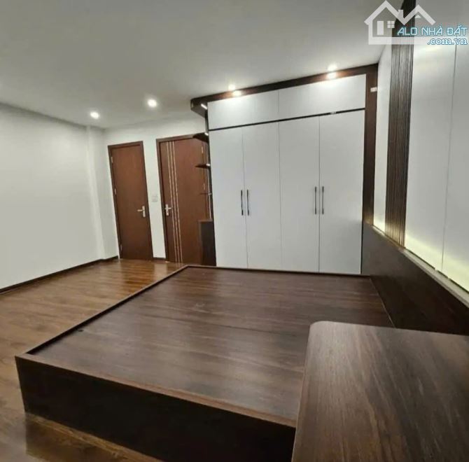AI NHANH. NHÀ HÀNG XÓM VINHOMS RIVERSIDE, LÔ GÓC, Ô TÔ TRÁNH,GA RA Ô TÔ, THANG MÁY,GIÁ HỜI - 2