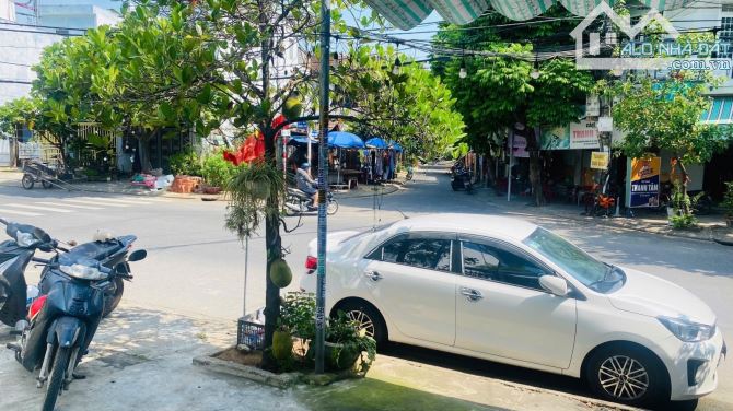 Bán nhà 2 mặt tiền Nguyễn Đình Tứ DT:182 m2 giá :9,5tỷ - 2