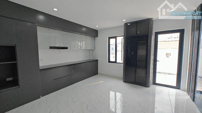 BÁN NHÀ THƯỢNG THANH HƠN 7 TỶ - CÓ THANG MÁY - DT RỘNG 50M , GẦN Ô TÔ - 2