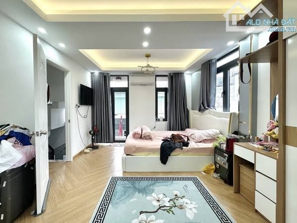 NHÀ ĐẸP VẠN KIẾP - PHAN XÍCH LONG - GẦN 40M2 - 5 TẦNG BTCT - NHĨNH 8 TỶ - BÌNH THẠNH - 2