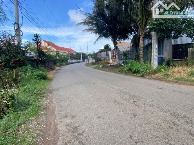 bán lô đất ở tại nông thôn 213m2 đất 8m mặt tiền đường nhựa ,dân cư ở đông đúc,giá 1,3 tỷ - 2