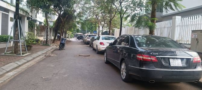 Bán Biệt Thự Khu Nhà Ở Quốc Hội Phùng Khoang DT 140m2,MT 8.8m ,375 Triệu/m2 - 2