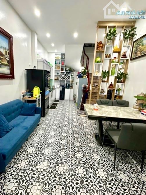 🔥🔥8TỶ SỞ HỮU CĂN LÔ GÓC - HỒ TÙNG MẬU - XUÂN THUỶ - DÂN XÂY - 10M RA Ô TÔ- 5 TẦNG NHÀ ĐẸ - 2