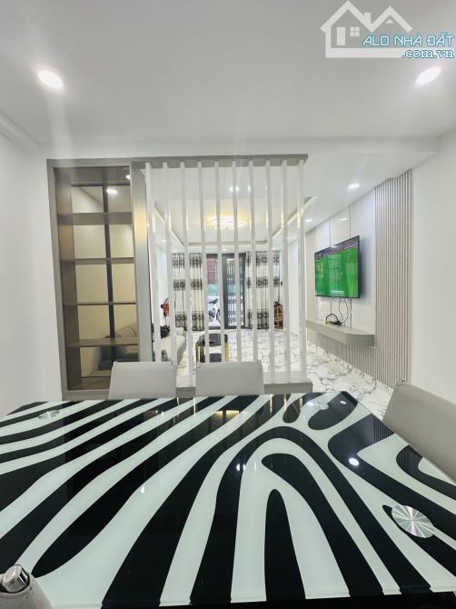 Nhỉnh 6.8 tỷ - Nhà 2 Tầng - QUẬN TÂN BÌNH - DT:40 M2 nở hậu , Nguyễn Trọng Tuyển P1 - 2
