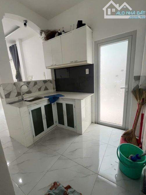 Bán nhà đẹp Nguyễn Súy, 30m2, 2 tầng, giá chỉ 3 tỷ - 2