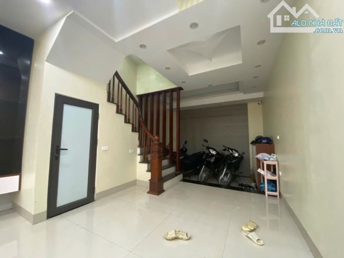 BÁN NHÀ 37M² – 6 TẦNG – MT 4.2M – ĐÊ LA THÀNH – ĐỐNG ĐA –KINH DOANH NHỎ -NGÕ THÔNG- 10.5 T - 2