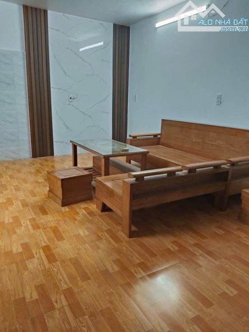 Bán nhà tập thể khu 8/3 Quỳnh mai - 2