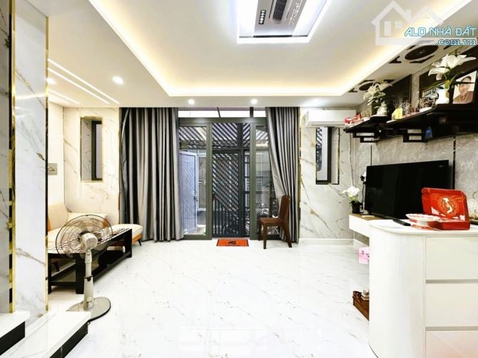 DÒNG TIỀN 300 TRIỆU, SÁT MẶT TIỀN, SIÊU PHẨM 5 TẦNG NGAY KHU VIP PHAN XÍCH LONG, VẠN KIẾP. - 2