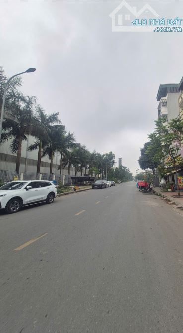 Bán nhà 4 tầng Trục chính Chu Mẫu . dt 92,3m . mt 5m . hướng ĐN . giá 8 ty8 - 3