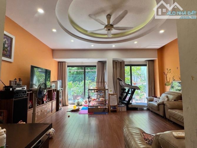 Mặt phố kinh doanh, cạnh Công viên Cầu Giấy. Phân lô, vỉa hè,gara ô tô. 103m2, 5 tầng,mt6m - 3