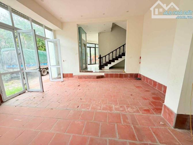 * * *LÔ GÓC - KINH DOANH VP - THANG MÁY - NHÀ ĐẸP VỊ TRÍ SIÊU VIP MẶT TIỀN LỚN  Biệt thự - 3