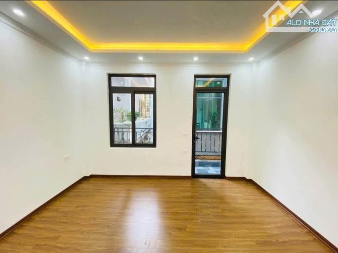 SIÊU RẺ - 6,4 TỶ - 52M - BÁN NHÀ DÂN XÂY - THƯỢNG THANH, LONG BIÊN, GẦN Ô TÔ, TIỆN ÍCH - 3