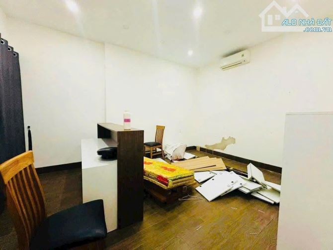 Cho thuê nhà 3 tầng đường Trưng Nữ Vương - Ngang 6m - 3