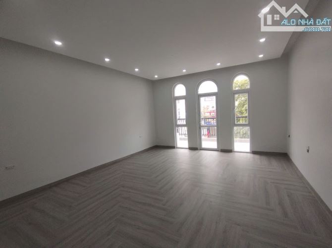 Cho thuê nhà làng việt kiều châu âu. DT 78m2, 4 tầng, MT 5m, điều hòa, ô tô đỗ cửa - 3