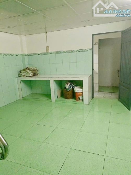 NHÀ CHÁNH NGHĨA  1 trệt + 1 lửng, gồm 3 phòng ngủ  Đường ô tô 4 chỗ tới nhà - 3