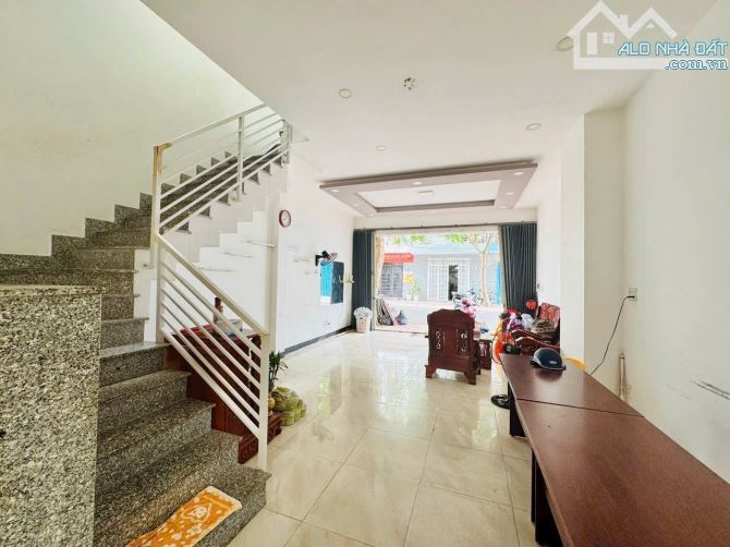 Bán nhà 3 tầng đường số 26 KĐT Hà Quang 1 , Phước Hải , Nha Trang. Giá 6.3 Tỷ - 3