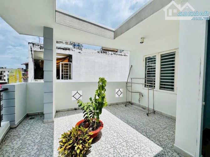 Bán nhà Dương Bá Trạc , lô góc , hẻm xe hơi,diện tích khủng ngang 5,2m x 25 x 3 tầng , 13t - 3