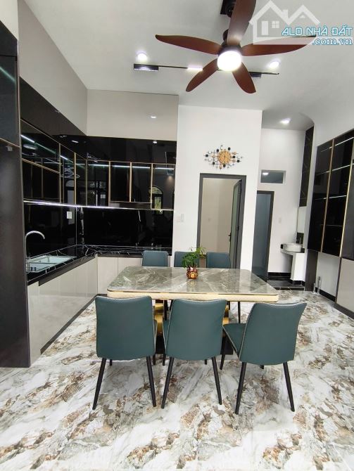 BÁN CĂN NHÀ MT ĐƯỜNG VỪA Ở VỪA KINH DOANH - SHR 2TY800 - 3