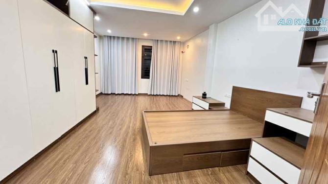 NHÀ BÁN PHỐ HOA LƯ – DT 60M2 – THANG MÁY – Ô TÔ QUA – NHÀ MỚI 5 TẦNG – MT 4,5M – GIÁ NHỈNH - 3