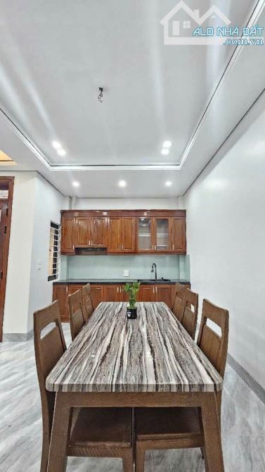 CĐT  Xây Tâm Huyết 5 tầng/50m2/6.45 tỷ- TT Phúc Lợi - Lonh Biên - 3
