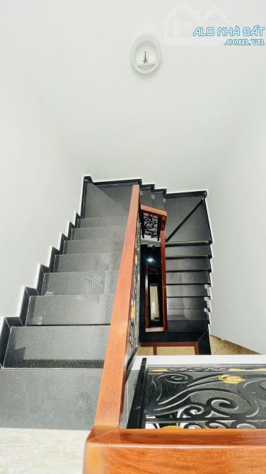 Đường Trần Thị Năm, Quận 12, hẻm 6m, 4.5x15m, 5 Tầng, 5.x tỷ - 5