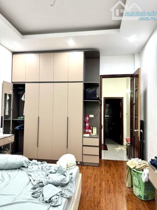 Bán nhà 103m2 ngõ thông ô tô qua vào nhà phố Ngọc Hồi - 2