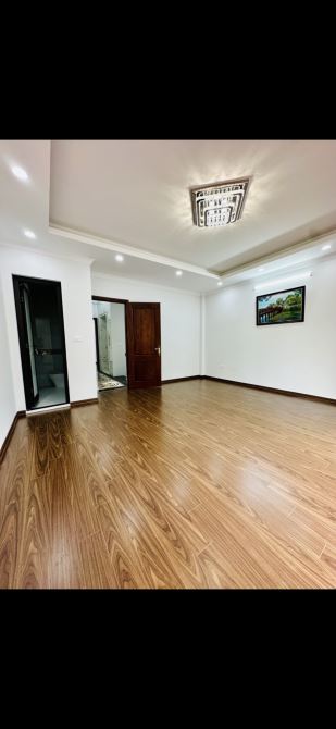 BÁN NHÀ PHỐ HOÀNG VĂN THÁI-Ô TÔ TRÁNH-MT 6,5m-2 THOÁNG-SÁT PHỐ CHÍNH-DTSD 40m-GIÁ NHỈNH 16 - 3