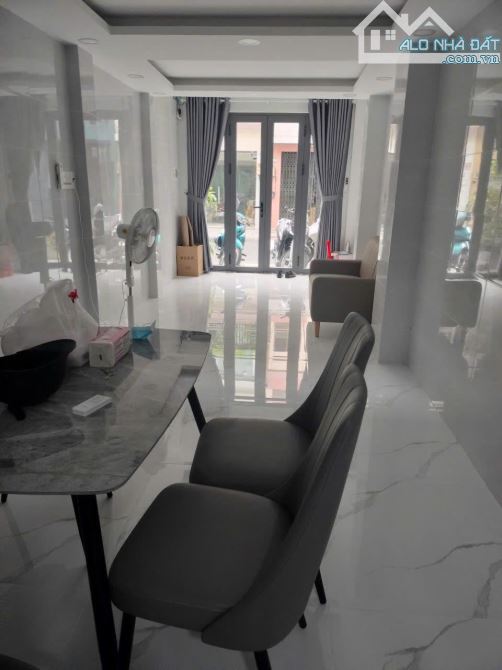 Nhà bán: đường Nhật tảo. Q10. DTSD 30m2. 3 tầng. Giá 10,8 tỷ - 3