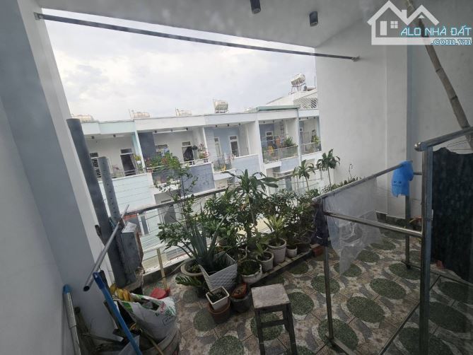 NHÀ 3 TẦNG 3PN SÁT VINHOME GRAND PARK - XE HƠI ĐỖ CỬA - 54M2 - 5 TỶ2- QUẬN 9 - 3