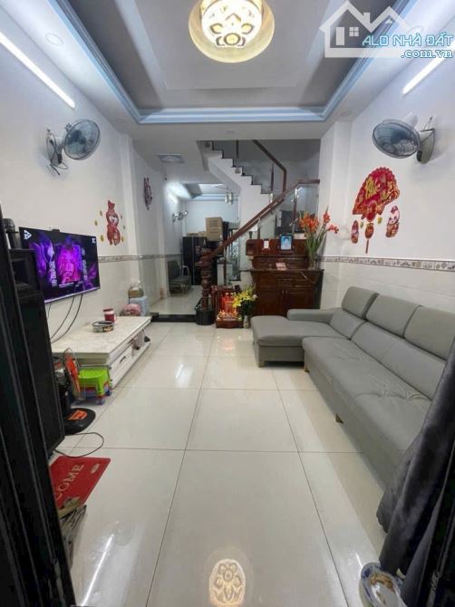 Bán nhà 3 lầu Huỳnh Tấn Phát, Thị Trấn Nhà Bè, Dt 4 x14m. Giá 4,7 tỷ - 3