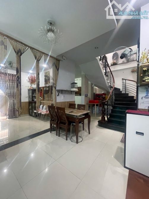 BÁN VILLA CAO CẤP –  SÁT CHỢ AN NHƠN, SHR, 8.5x13m. VỊ TRÍ ĐẮC ĐỊA – TIỆN ÍCH ĐỦ , Giá rẻ - 3
