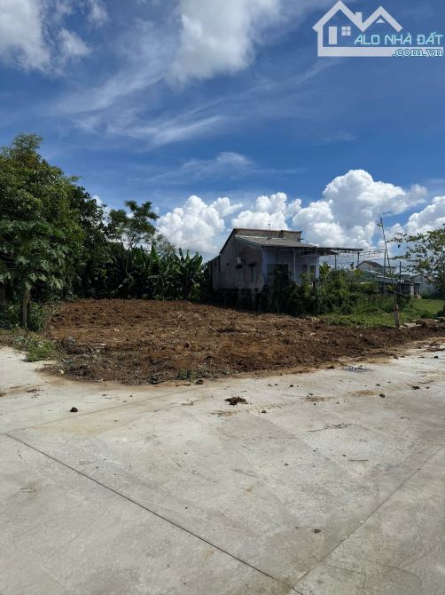 Đất 2 mặt tiền biệt thự nhà vườn - 260m2 ngang 10 nở hậu - Đường bê tông 6m - View mát mẻ - 3