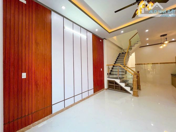 Nhà 1 trệt 1 lầu siêu đẹp ngay vòng xoay cổng 11 - phường Phước Tân. - 3