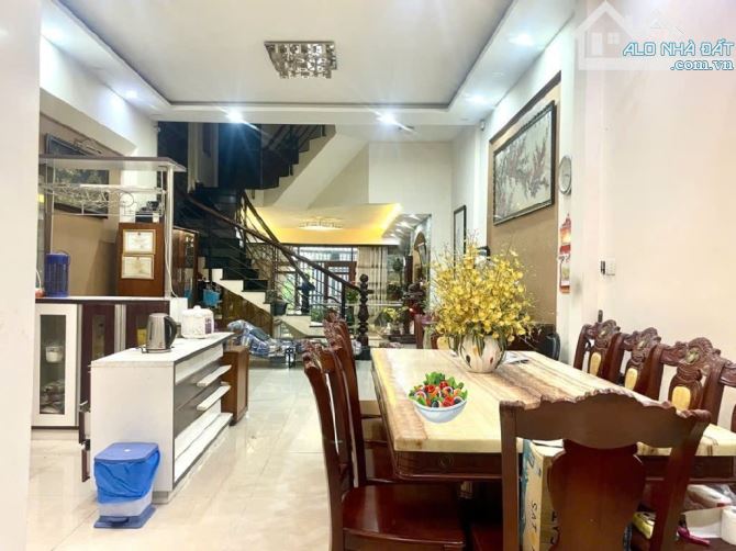 XE HƠI NGỦ NHÀ - GẦN MẶT TIỀN NGANG ĐẸP 5M NỞ HẬU - NỘI THẤT GỖ CẨM LA - VIEW  LANDMARK - 3