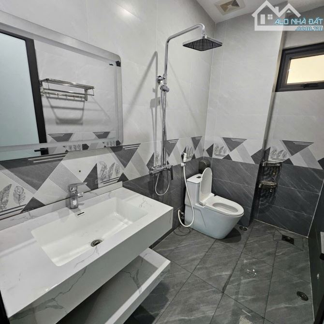 Bán nhà Hoa Lâm: 42m2 x 5 tầng x MT 5M, thang máy x gara ô tô, KD sầm uất! - 3