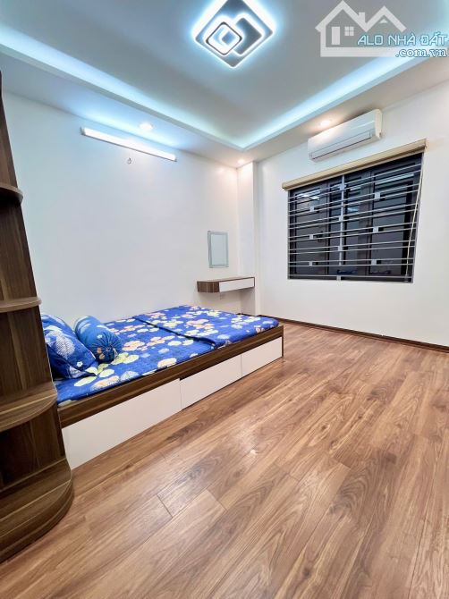 Bán nhà đẹp ngõ 44 Trần Thái Tông quận Cầu Giấy - Sổ đỏ 30m2- 5 tầng - Giá chỉ 7,5 tỷ - 3