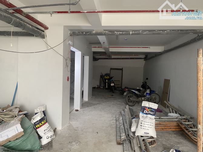 Bán toà Căn Hộ Dịch Vụ DT 370m2 ngang 8m 2MT trước sau sát đường Lê Văn Việt - 3