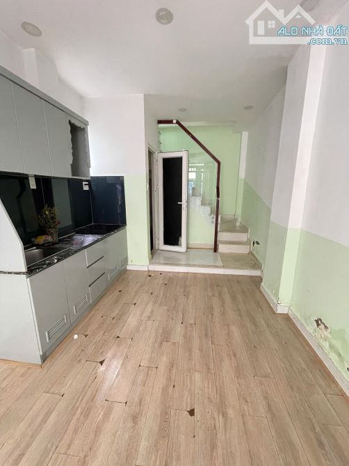 Bán nhà đường An Dương Vương P.4 Quận 5 – Nay là Phường Chợ Quán : -	Diện tích 3m x 7m - 3