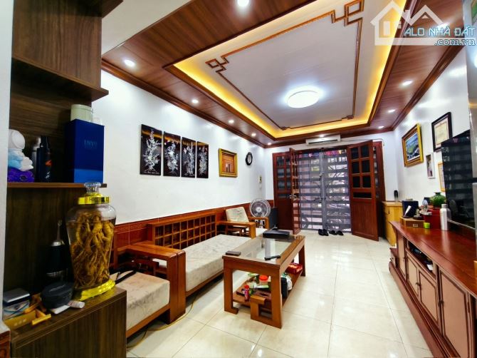 Bán nhà Vĩnh Hưng, Hoàng Mai, ô tô đỗ cửa, Dt 32m2, 3t, mt 3.5m, đẹp ở ngay. - 3