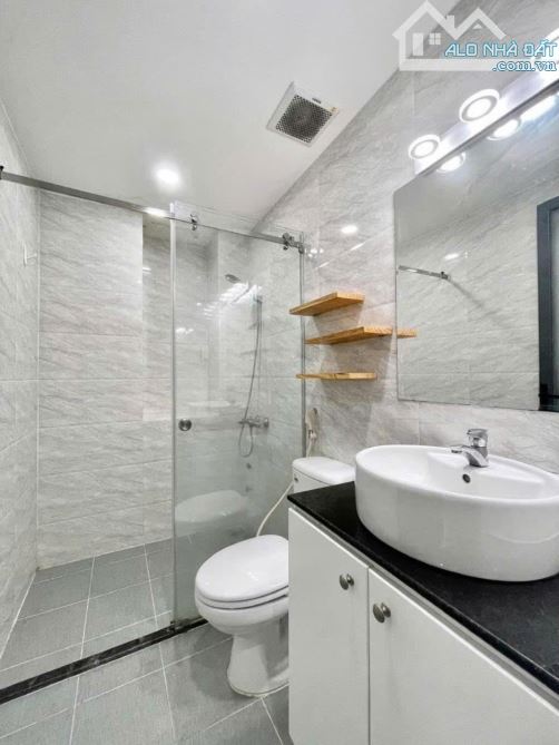 GẤP BÁN TOÀ NHÀ 5 TẦNG 80M² (5x16)_NGAY EMART GÒ VẤP_16P_GẦN 1 TỶ/NĂM_16 TỶ - 3