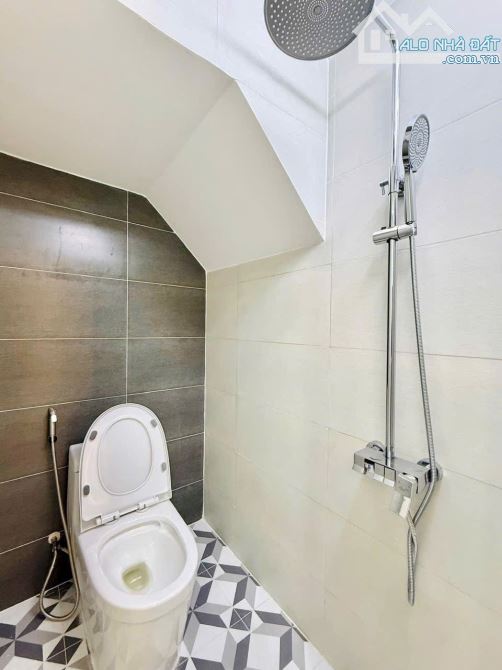 Sang nhượng nhà 58m2 xây 2 tầng đường Số 47,Thủ Đức giá 2tỷ100. Gần Giga Mall.Cho thuê 8tr - 3