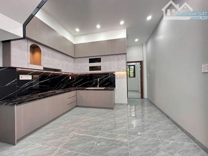 Nhà ngộp, vị trí mặt tiền kinh doanh, đường 8m, 100m2 sổ riêng ODT, 2tỷ150. - 3