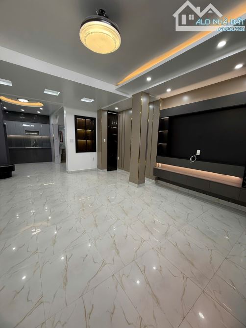 Siêu phẩm Lê Lai nhà mặt ngõ kinh doanh buôn bán ô tô đỗ cửa - 3
