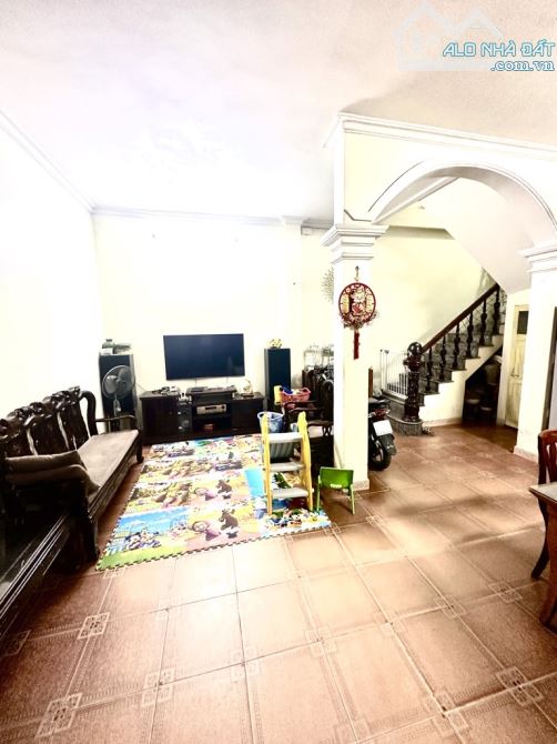NHÀ PHỐ KHƯƠNG TRUNG-LÔ GÓC-HAI THOÁNG-BA BƯỚC RA PHỐ-45M2-4 TẦNG-11,5 TỶ - 3