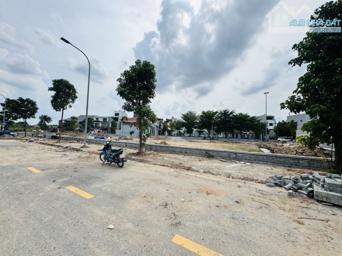 📌ĐẤT HIẾM - TẦM TIỀN - VỈA HÈ - KINH DOANH - Ô TÔ TRÁNH -  48 M FUN THỔ CƯ  MT: 5,5m DÀI - 3