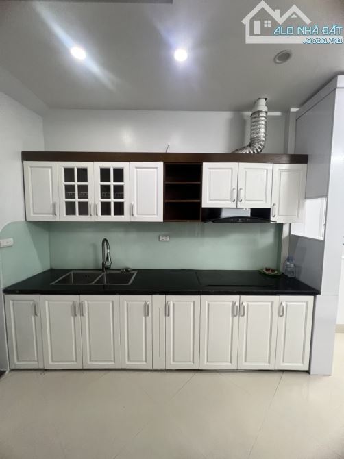 NHÀ PHỐ TRẠM - THẠCH BÀN  - THOÁNG SÁNG - NGÕ NÔNG - 20 M RA Ô TÔ TRÁNH - TIỆN ÍCH- Ở SƯỚN - 3