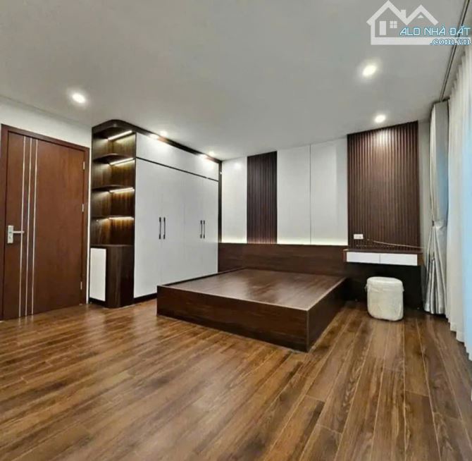 AI NHANH. NHÀ HÀNG XÓM VINHOMS RIVERSIDE, LÔ GÓC, Ô TÔ TRÁNH,GA RA Ô TÔ, THANG MÁY,GIÁ HỜI - 3